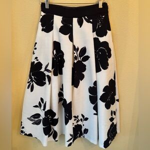 White House Black Market White with Black Floral A-Line Midi Skirt Size 2 NWT